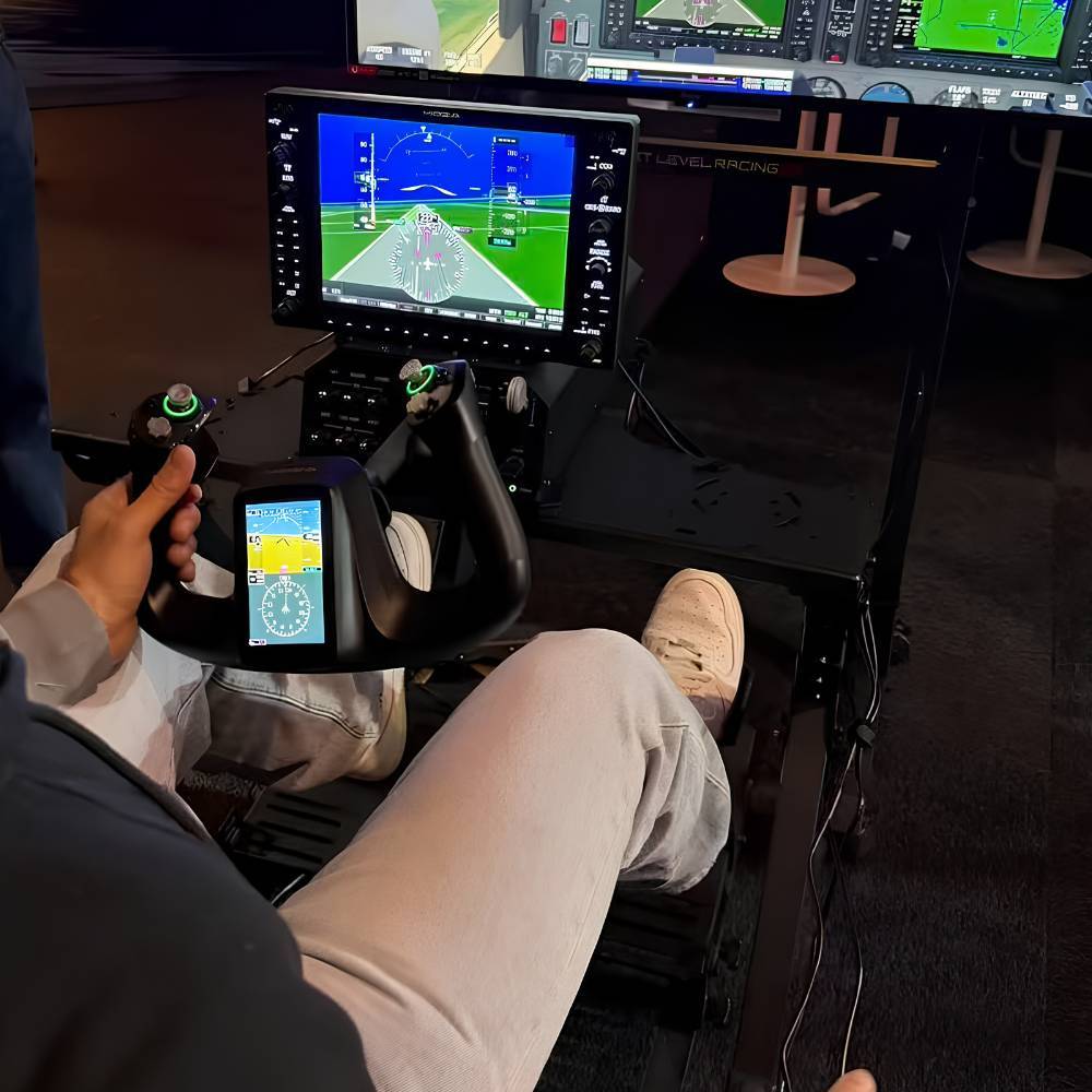 Cockpit de simulation de vol MOZA Flight avec yoke, écran et modules de commande